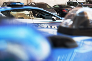 Mettono a segno furti all’interno di auto parcheggiate, due arresti